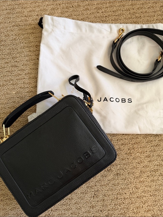 Marc Jacobs Handbags - Marc Jacobs Black Leather Box Shoulder Bag with Gold Hardware